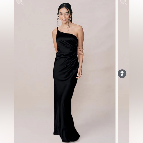 Elegant Black One-Shoulder Dress - Picture 1 of 14